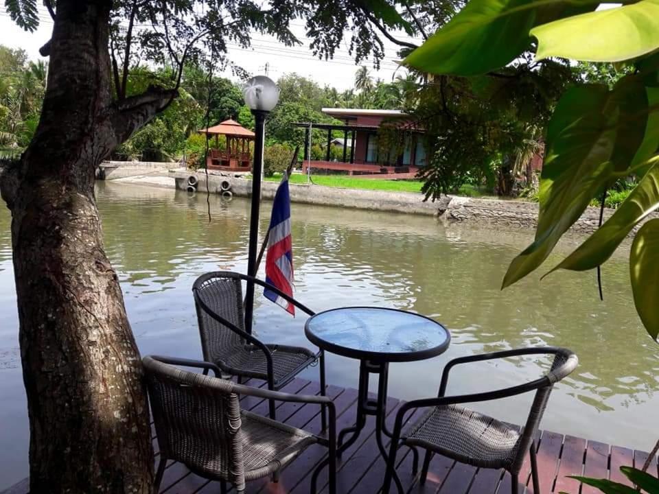 Resort Baan Mai Chai Khlong Amphawa Exterior foto